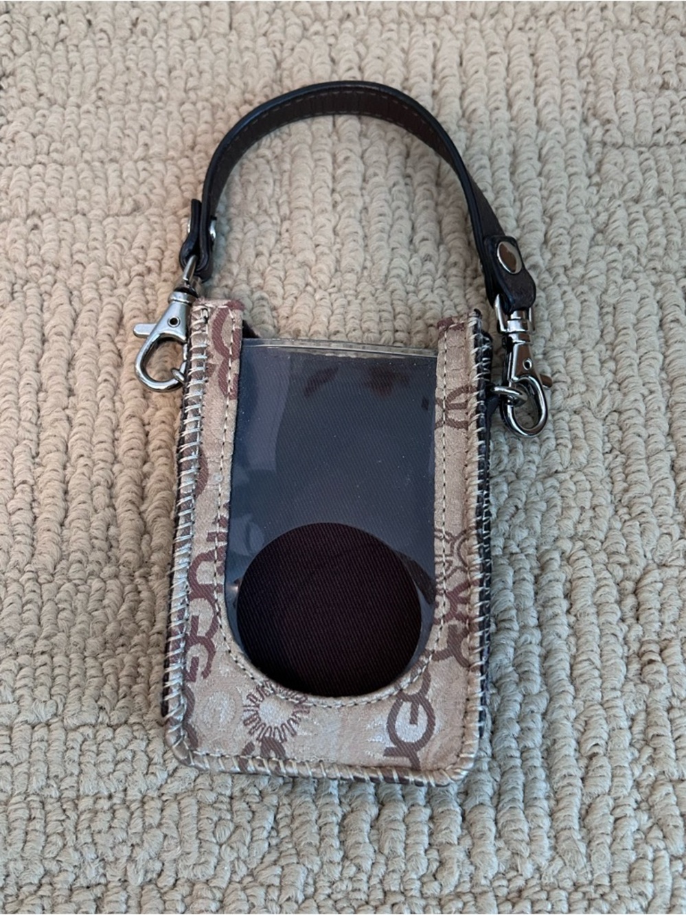 UGG Vintage Cell Phone Wristlet Case in Brown